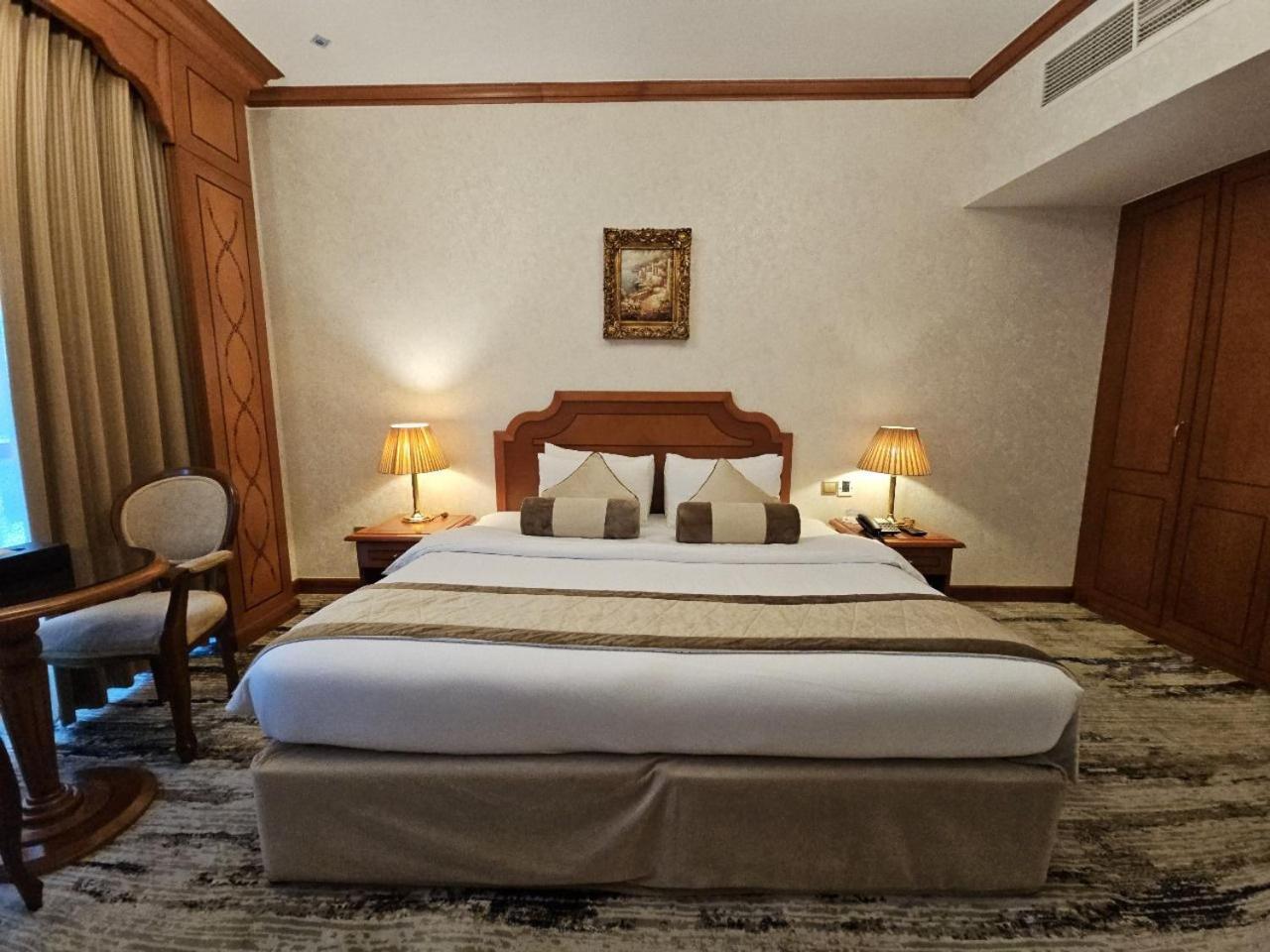 Royal Concorde Hotel & Suite ดูไบ ภายนอก รูปภาพ