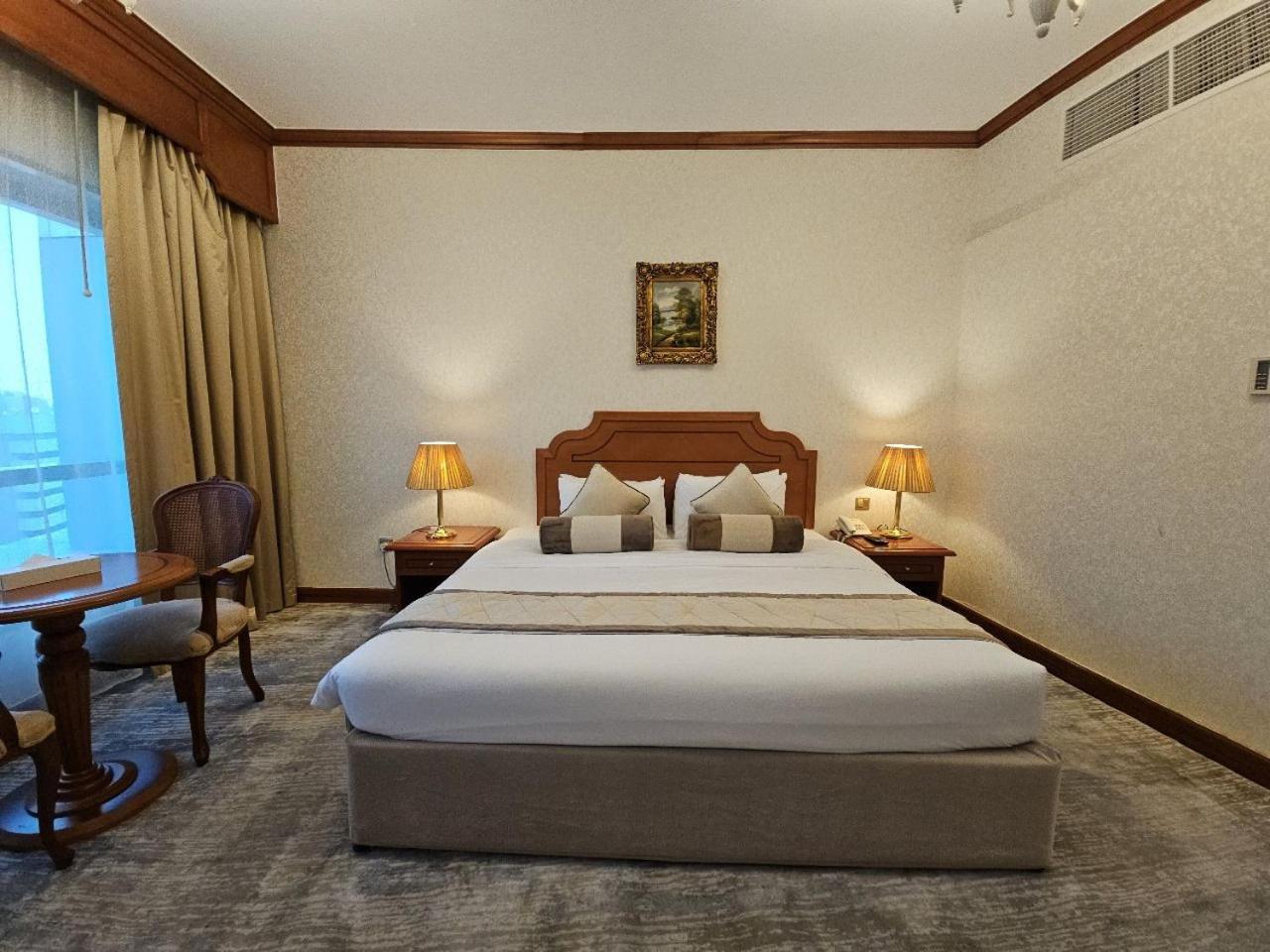 Royal Concorde Hotel & Suite ดูไบ ภายนอก รูปภาพ