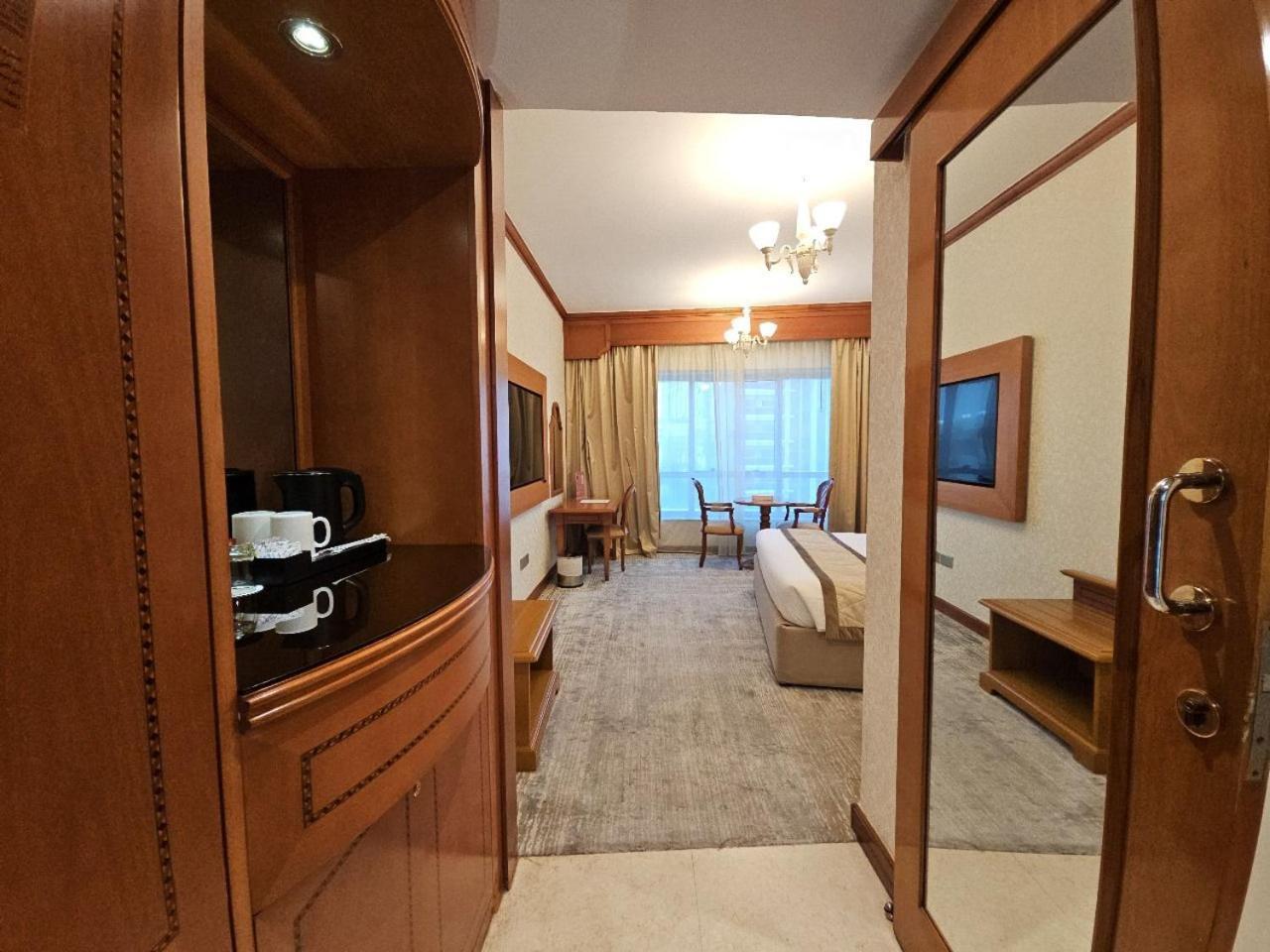 Royal Concorde Hotel & Suite ดูไบ ภายนอก รูปภาพ